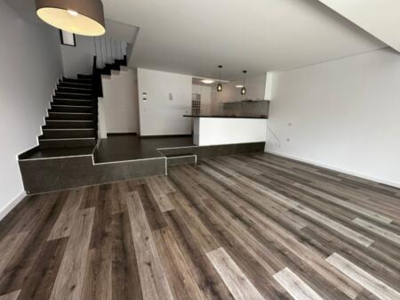 Villa su 3 piani con cortile e garage in vendita!