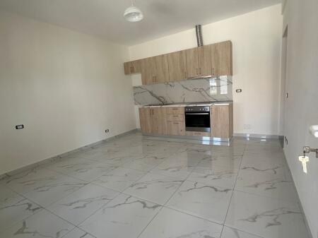 Jepen me Qera Apartente 1+1 dhe 2+1 bosh disponojn Post Parkime, vetëm 5 minura larg Spitalit Ushatarak.