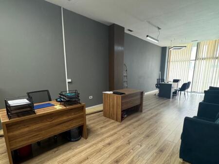 UFFICIO IN AFFITTO 60 M2 VIA KAVAJES 700 EURO