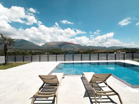 Villa In Vendita ,Vicino Teg