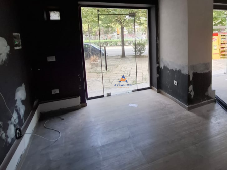 LOCALE IN AFFITTO 80M2 "21 DHJETORI" 300.000 LEKE LORDI (TRATTABILE)