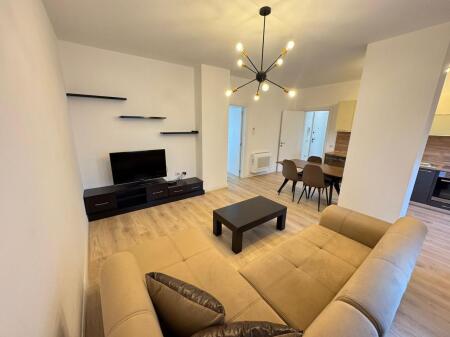 🚪Appartamento 2+1+2 in affitto  📍Indirizzo: Via Bardhyl Di fronte alla Scuola Kongresi Lushnje  💶Prezzo 650€