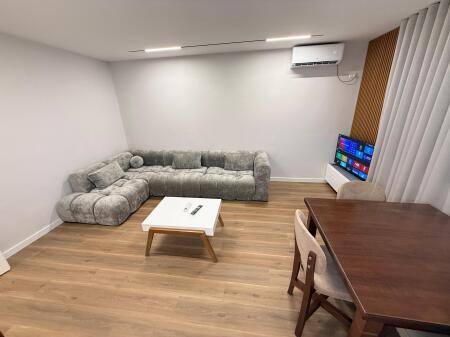 Qera apartament 2+1, Prane 21 Dhjetorit , rruga e kavajes cmimi 800 euro