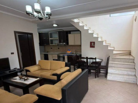 JEPET ME QERA VILE 3-KATSHE 4+1+VERANDË "NE XHAMLLIK" 600 EURO.