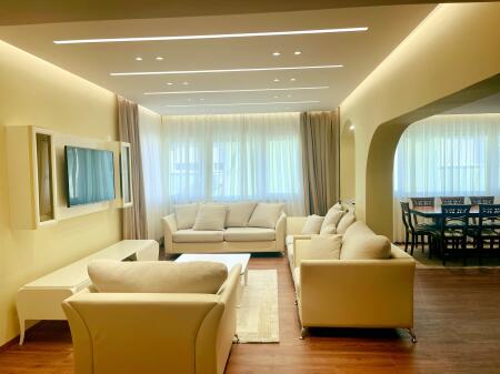 Jepet me QIRA apartament 2+1 në Bllok, Shkolla “11 Janari”