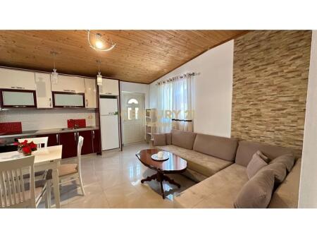 🏠 Apartament 2+1 me Qira – Kati i Parë, Pallat me Hyrje të Veçuar