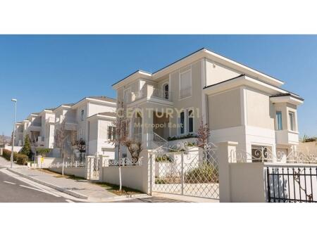 Villa with pool for rent in "Rolling Hill" Residence.