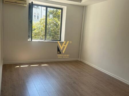 LOCALE COMMERCIALE 119 M2 IN AFFITTO SU VIALE ZOGU I, 1.500 EURO