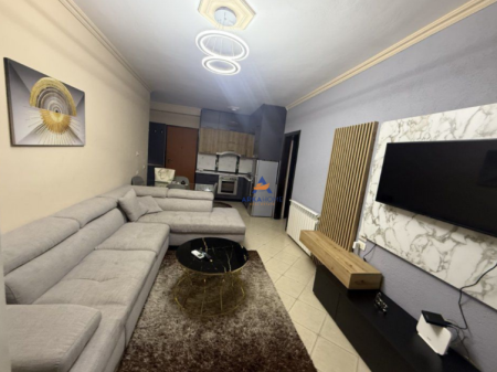 AFFITTASI APPARTAMENTO 2+1+ANNESSO+BALCONE " NUOVO ANELLO " 600 EURO.