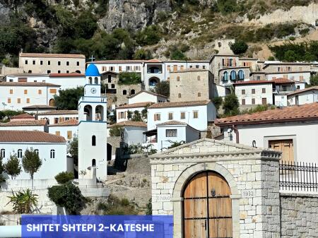 VENDESI CASA SU DUE PIANI, VILLAGGIO DHERMI