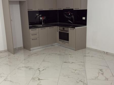 Scuola Bajram Curri Casa 2+1 in Affitto Più Parcheggio