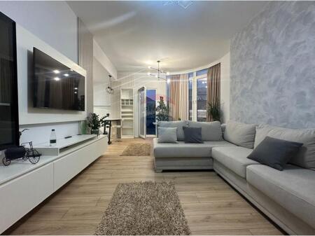 Jepet me qira Apartament 3+1 në Fresk