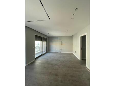 Shitet Apartament 1+1, Pazar i Ri