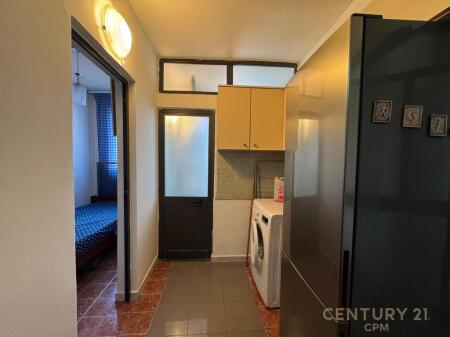 APPARTAMENTO 1+1 IN VENDITA VICINO ALLA ROTONDA SHKOZE!
