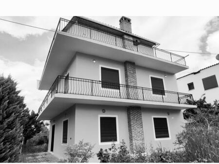 3-STOREY VILLA FOR SALE IN SAUK