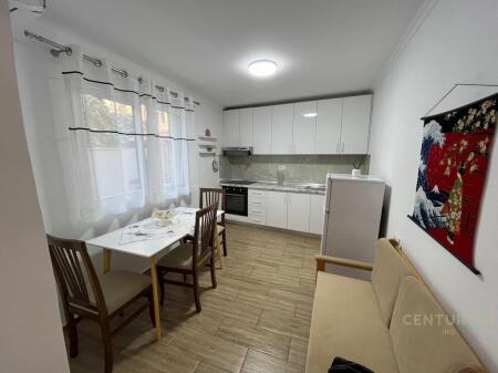 🏠 Apartament 1+1 me Qira – Zona e Qetë mbrapa Gjimnazit “Sami Frashëri” | 74 m²
