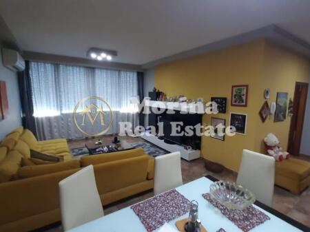 Appartamento 3+1+2, Via "Dibres", di fronte al Ministero della Difesa, 170.000 Euro