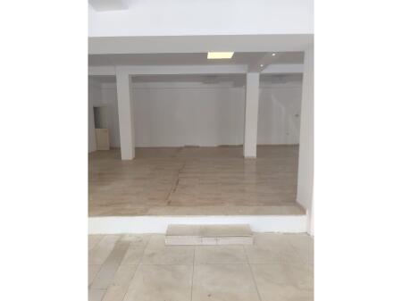 Jepet me qira ambient komercial në Rrugën 5 Maji!!