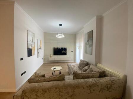 🏡 Me Qira Apartament 1+1 | Kati i 5-të | Pallat i Ri me Ashensor | 1000 €/muaj