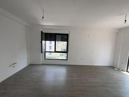 Ufficio in affitto 2+1 a Porcelan (ID BZ2530) Tirane.​