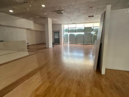 Zyre me Qera tek 5 Maji (ID BZ2672) Tirane
