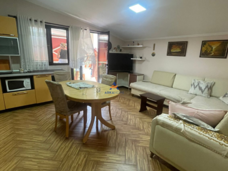 JEPET APARTAMENT ME QERA 2+1+BALLKON "TREGU ELEKTRIK" 50.000 LEKE.