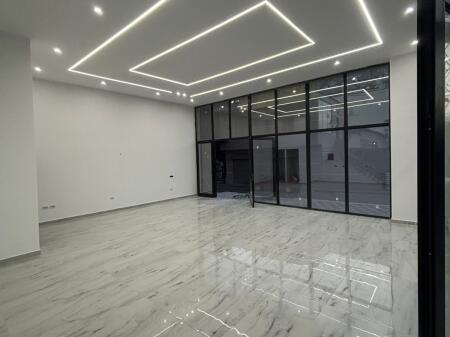📣 Negozio in vendita 📍 Paskuqan, vicino all'Ospedale e alla Scuola Paskuqan  💶 Prezzo totale: 214.600 €