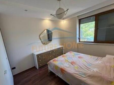 Apartament 2+1 me parkim për qira në Kodra e Diellit, Tiranë