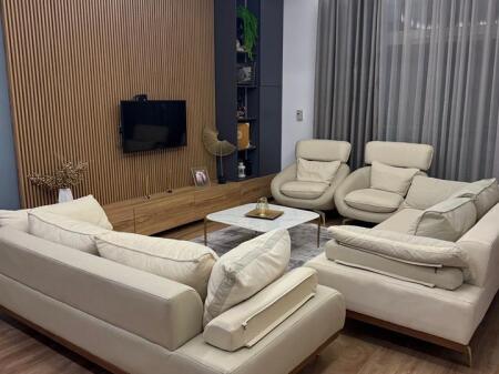 Jepet me qira apartament 3+1+2 , tek mbikalimi i Komunes