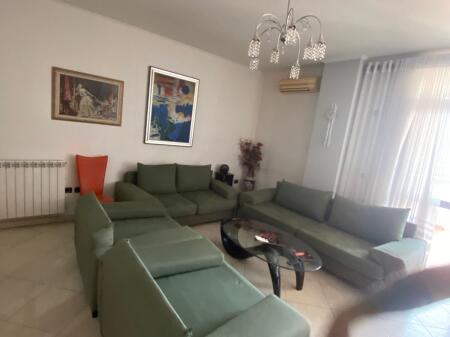 Affittasi 3+1+2 al centro dei 9 piani, 850 €