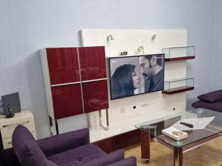 Jepet apartament 3+1+2+parkim me qera tek zogu zi