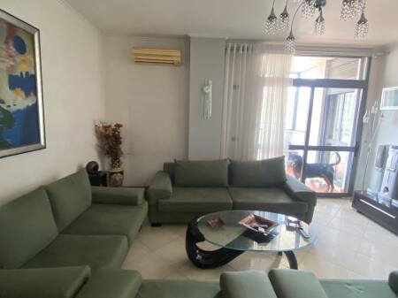 3+1,arredato al 9° piano,prezzo 850 euro,parcheggio prezzo aggiuntivo