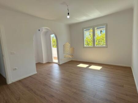 For sale, Apartment 2+1+balcony, Pediatrics – Kongresi i Manastirit Street, 129,000 Euro