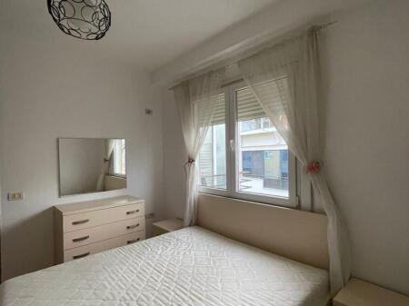 Kodra Diellit, jepet me qira apartament 1+1! 43.000 Leke