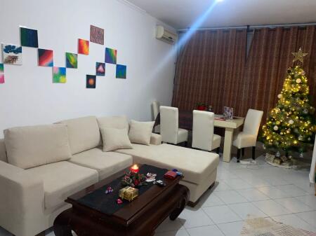 Via Elbasanit, affittasi appartamento 1+1! 50.000 Leke