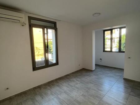 Appartamento 2+1 per ufficio in affitto a Medreseja, di fronte a Big Market