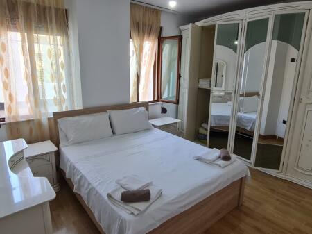 Jepet me qera apartament 2+1+2,Laprake