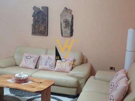 JEPET HYRJE 2+1 ME QERA TE ISH UZINA E AUTOTRAKTOREVE, SHKOZE 430 EURO