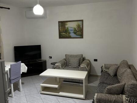 Jepet me qira apartament 1+1 Komuna e Parisit