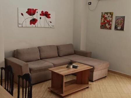 2+1 apartment for rent at Myslym Shyri!!