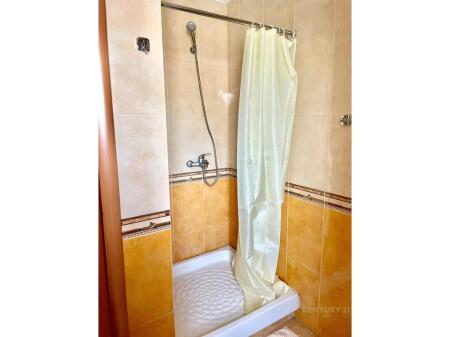 Jepet me Qira Apartament 1+1 ne Qender prane 9 Kateshet
