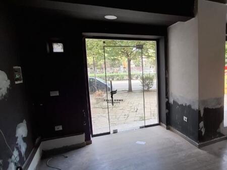 NEGOZIO IN AFFITTO 80M2 21 DICEMBRE 2600 EURO