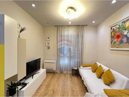 Jepet me qira apartament modern, i tipologjise 2+1, te Shallvaret.