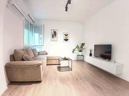 APARTMENT FOR RENT! OPTIKA ROMA, PAZAR I RI