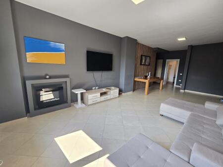 Apartment for Rent in the Center, Opposite Toptani