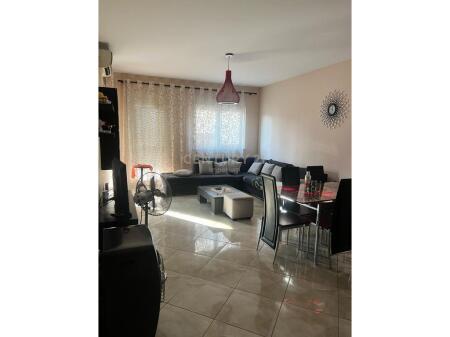 VENDESI APPARTAMENTO 2+1+2 CON BALCONE – ZONA OXHAKUT, VICINO AL BAR-CAFE “ARTISTI”