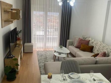 APARTAMENT ME QERA 2+1 5 MAJI 65.000 LEKE