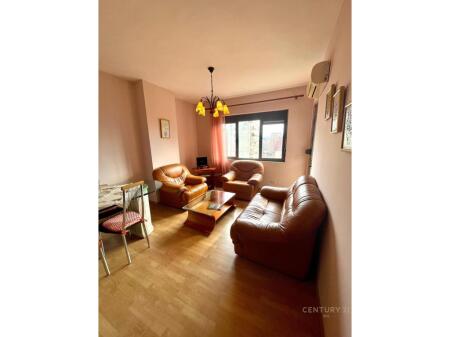 Jepet me Qira Apartament 1+1 ne Qender prane 9 Kateshet
