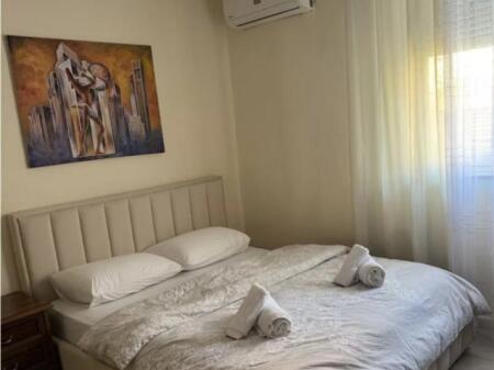 Jepet me qera apartament 1+1,Prane Pazarit te ri