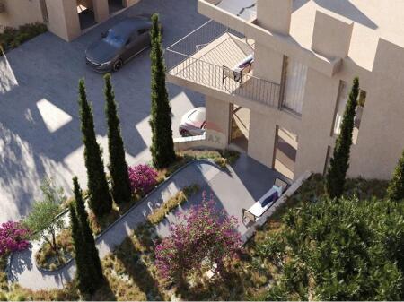 APARTAMENT 2+1+VERANDE+PARKIM, NE DHERMI!